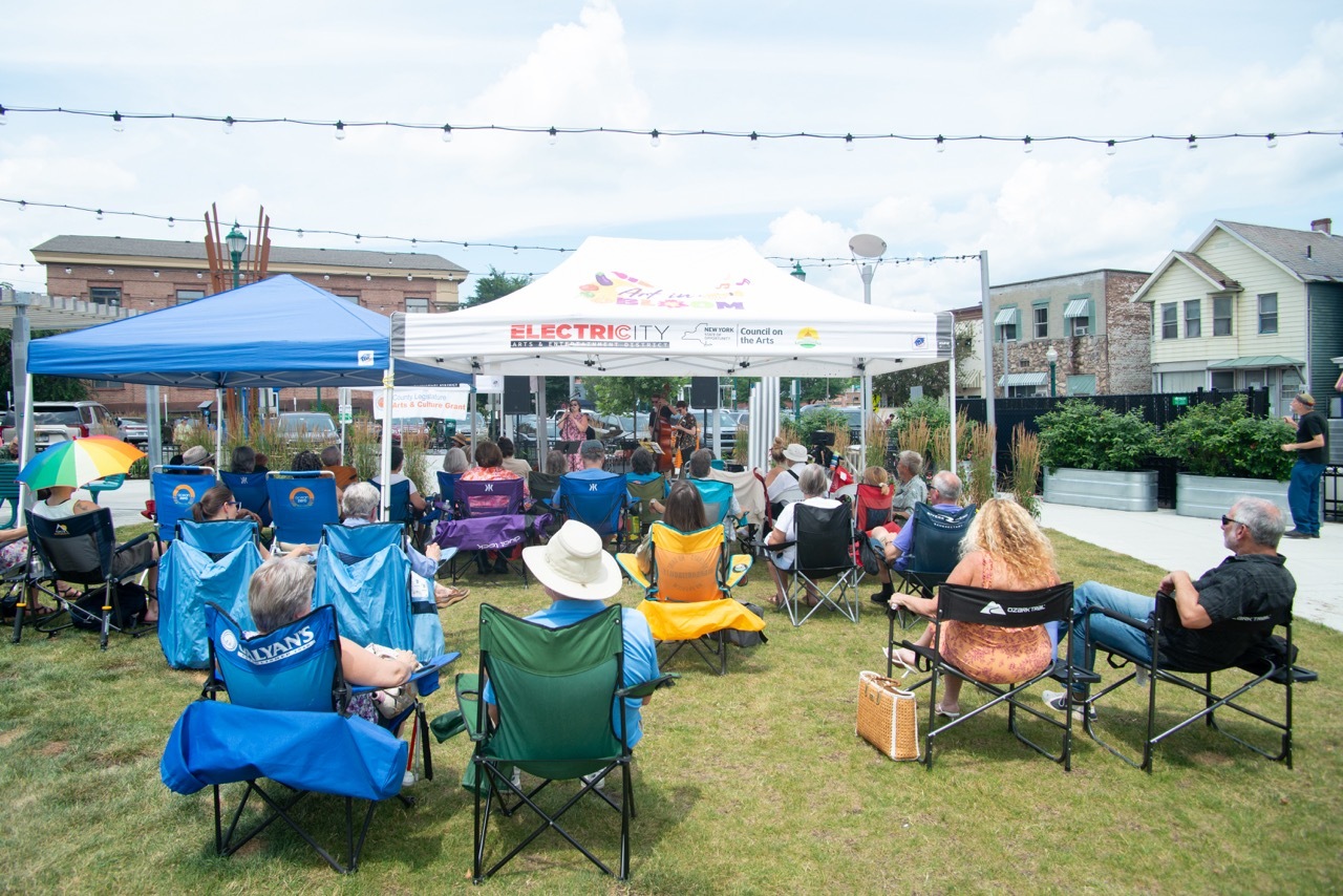 Uploaded Image: /vs-uploads/images/1783523195_jazzonjaycrowd.jpg